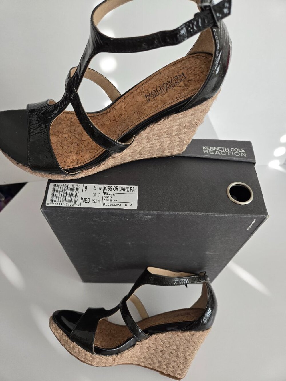 Black Kenneth Cole Reaction platform Sandal Size 9 - NEW